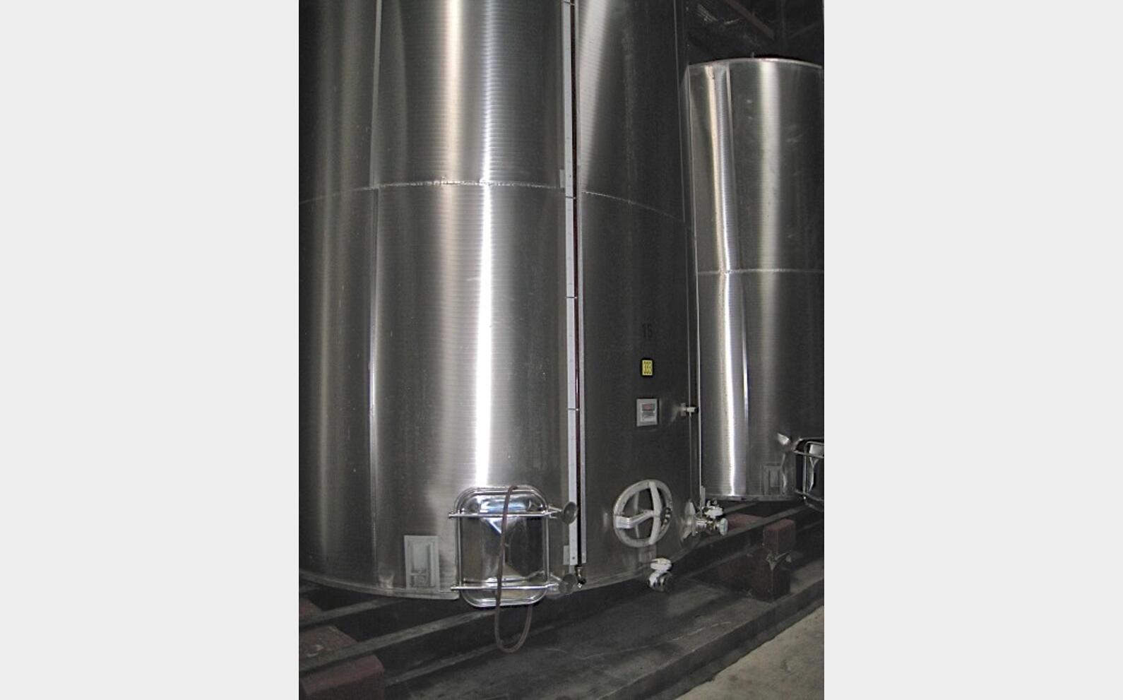 cuve inox cylindrique Volume : 32000 litres (320 hls)