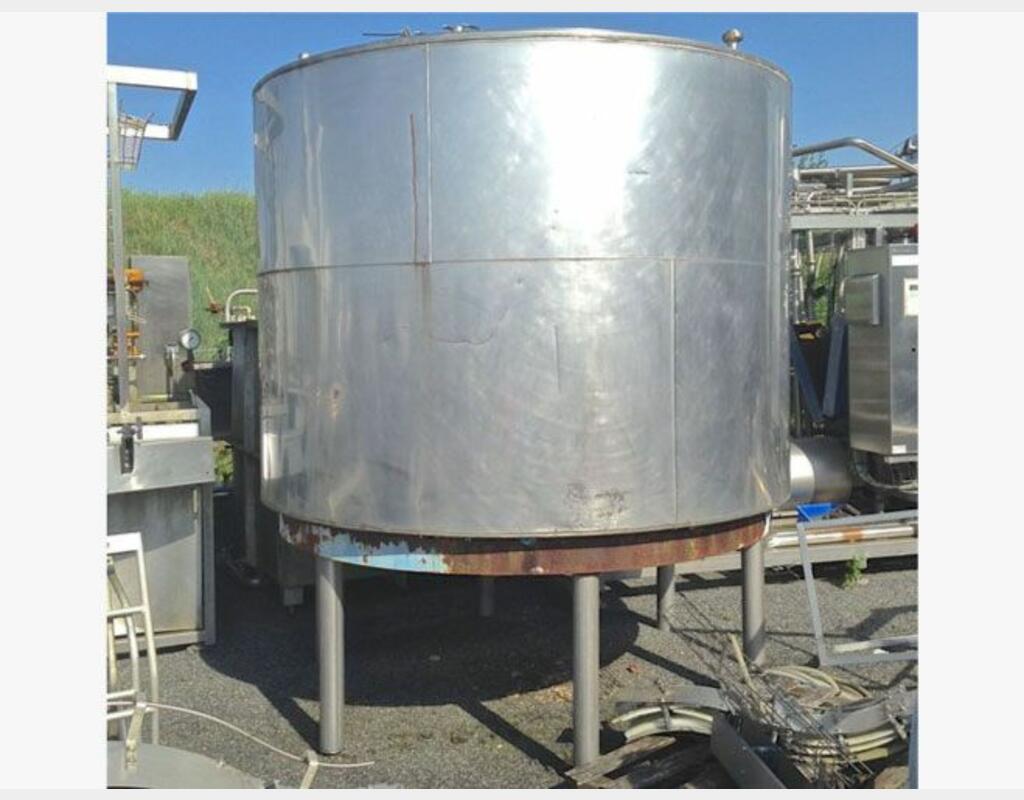 Cylindrical stainless steel tank 5m3 - isolated