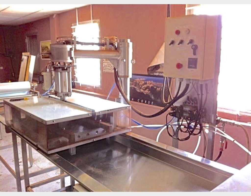Machine &agrave; fabriquer PU0118
