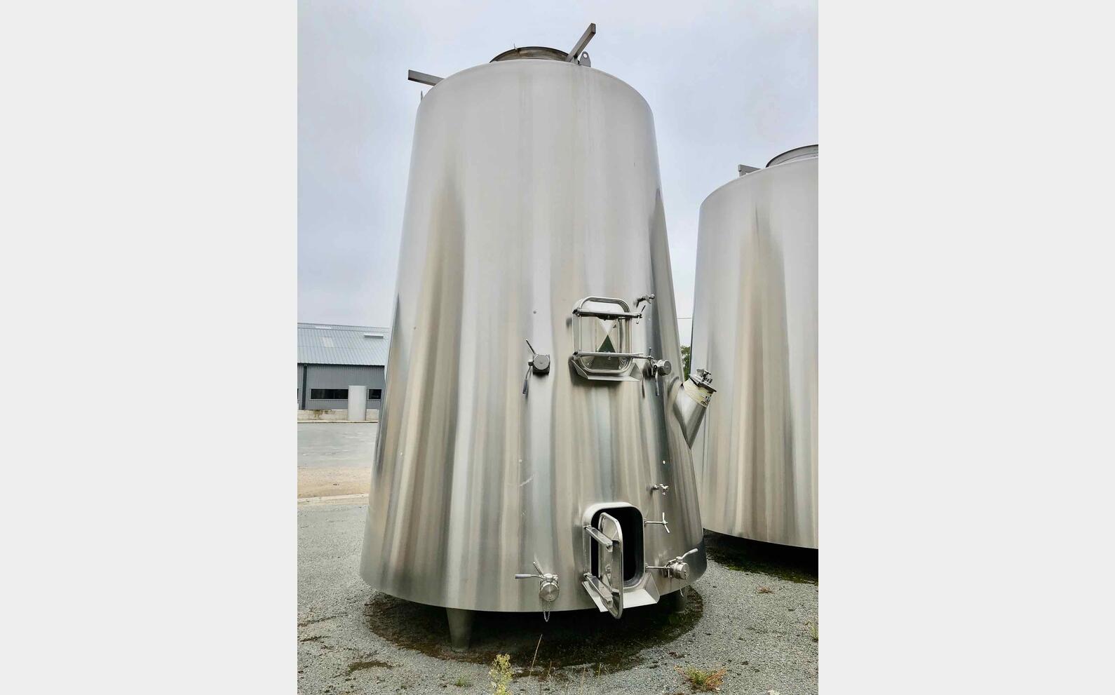 Stainless steel tank - compartmentalized 208 HL (20 800 liters) BIO INOX