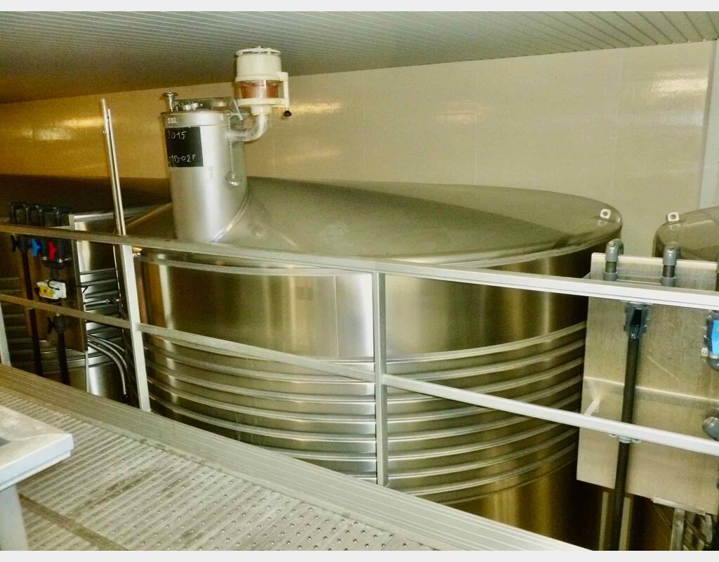 Cuve de fermentation INOX 316L  - Verticale fond plat sur radier avec jupe