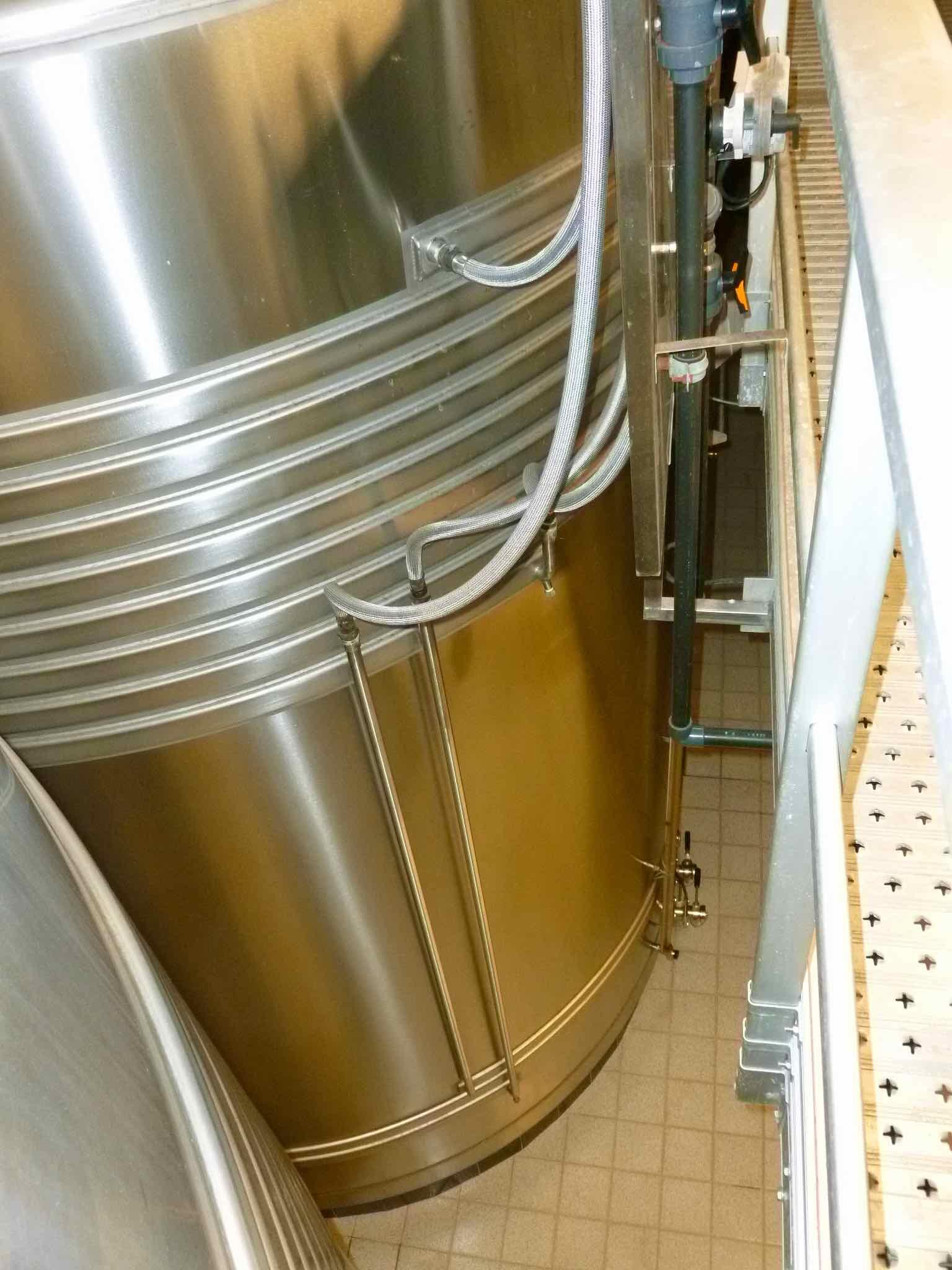 Cuve de fermentation INOX 316L  - Verticale fond plat sur radier avec jupe