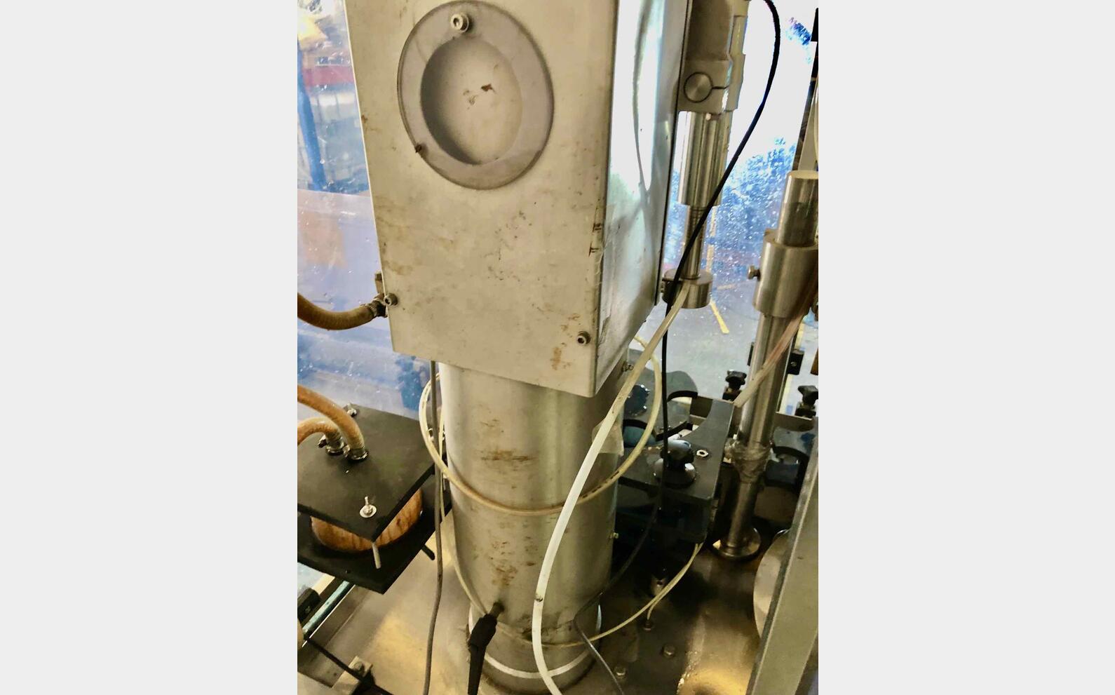 Corking machine  CLIFOM