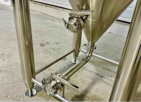 304 stainless steel tank - Cylindro-conical - Closed - On feet