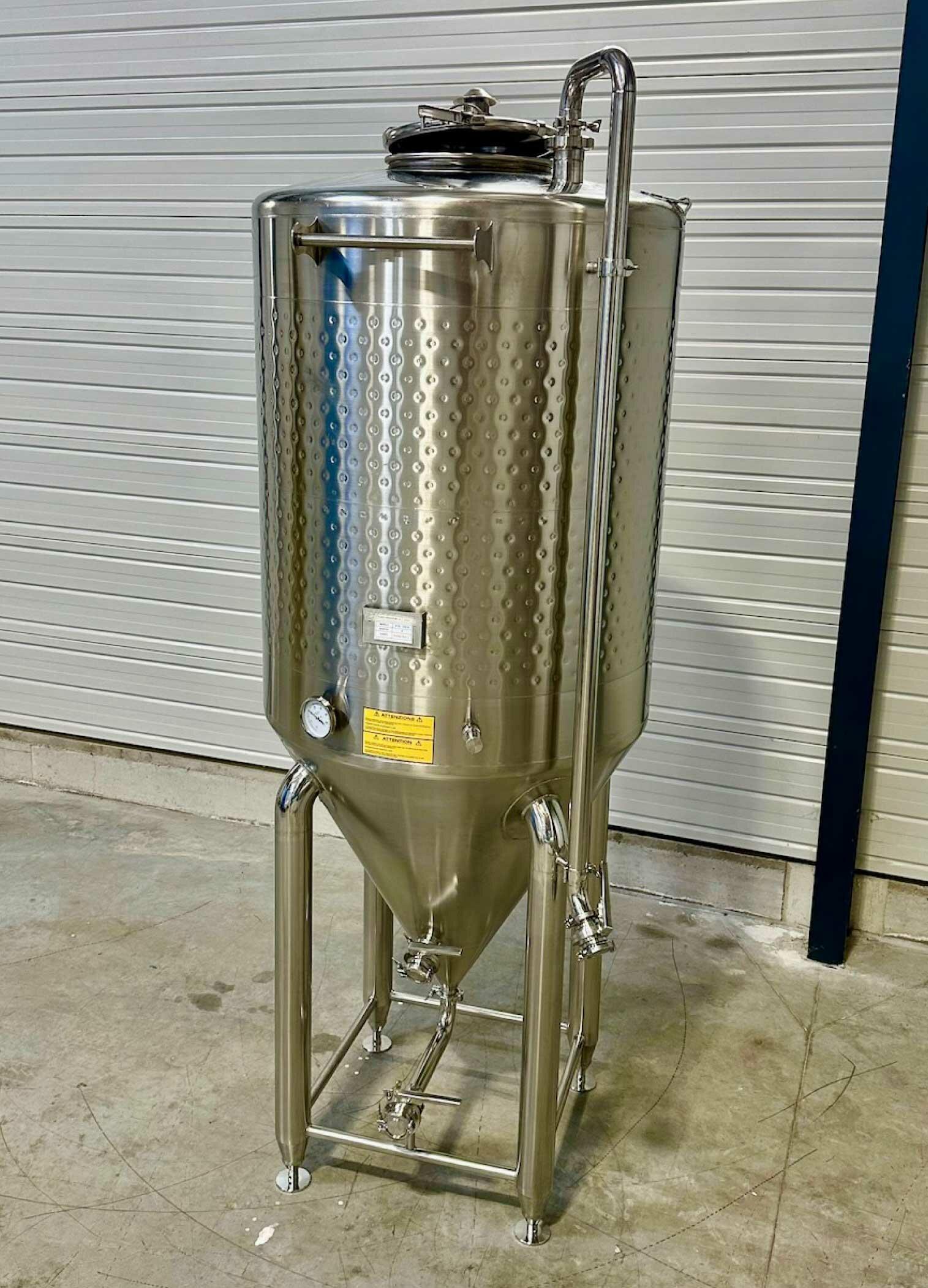 304 stainless steel tank - Cylindro-conical - Closed - On feet