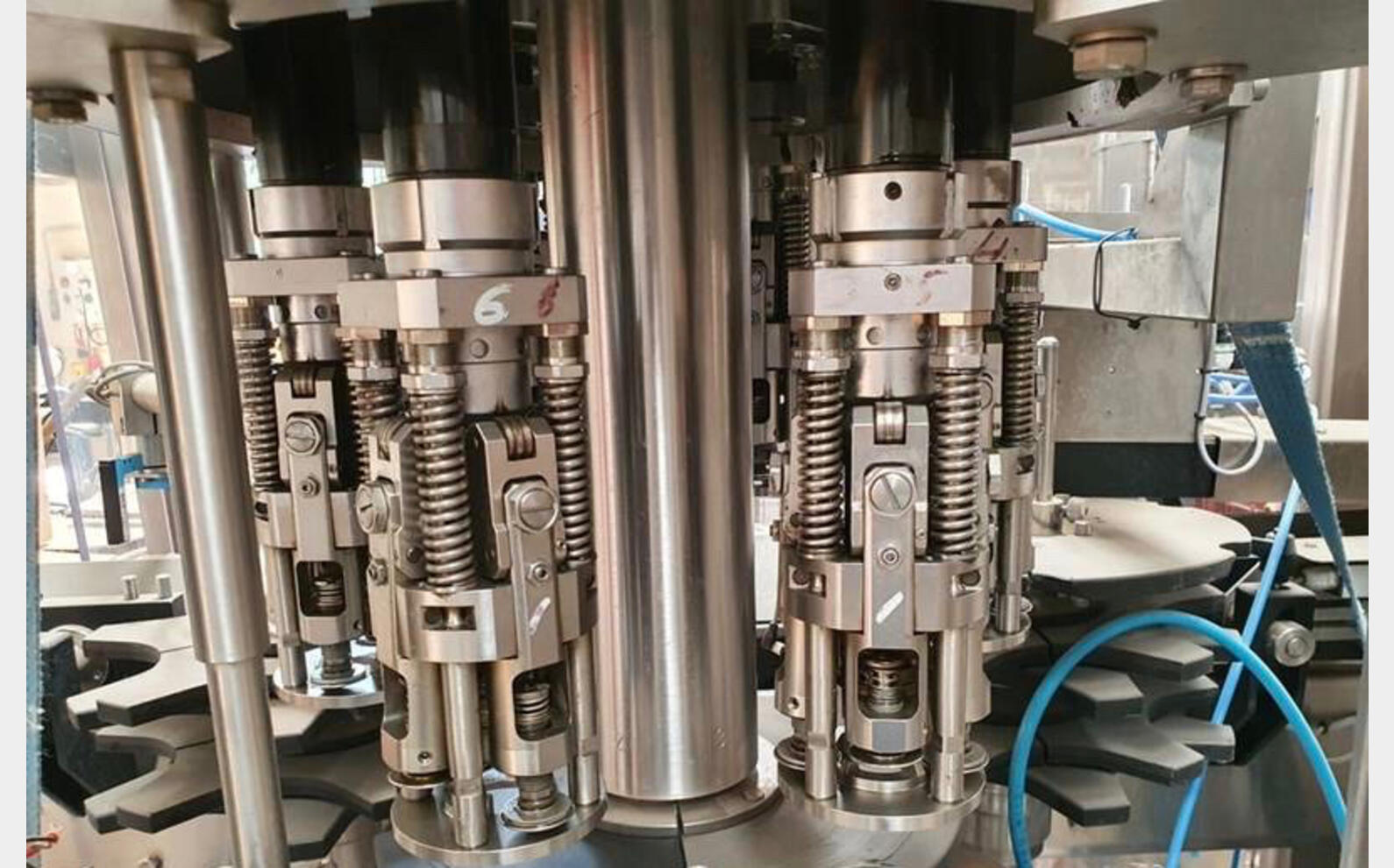 BERTOLASO - Capsuleuse Cadence : 8000 Bt/heure BERTOLASO