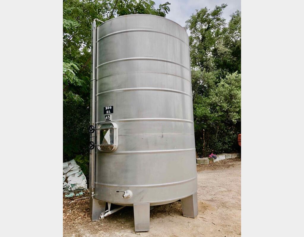 Stainless steel tank - Conical bottom 209 HL (20 900 Litres)