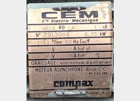 Cuve inox cylindrique verticale agitée - isolée sur pieds capacité 100 hls