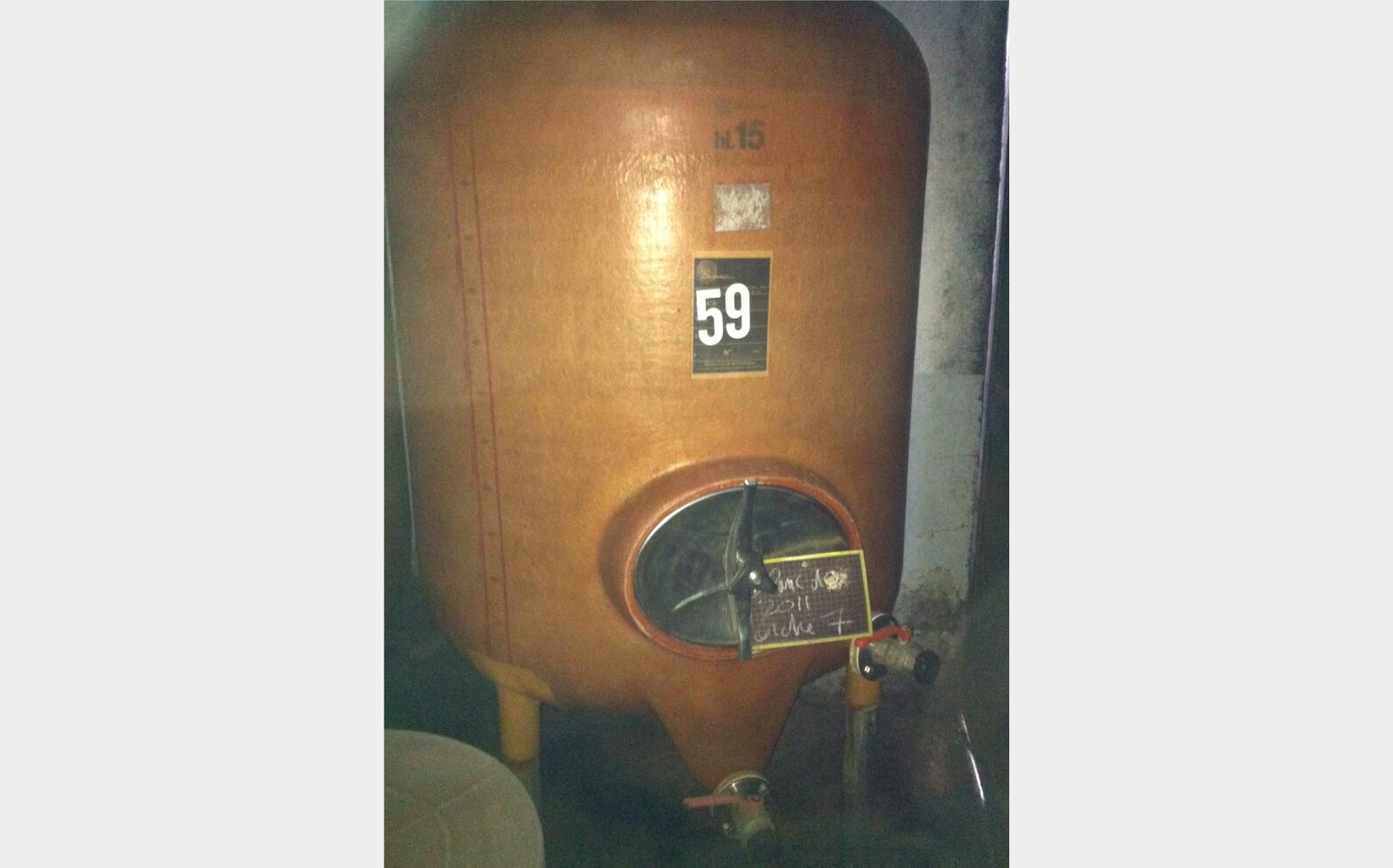 Cuve ferm&eacute;e polyester de 15hls