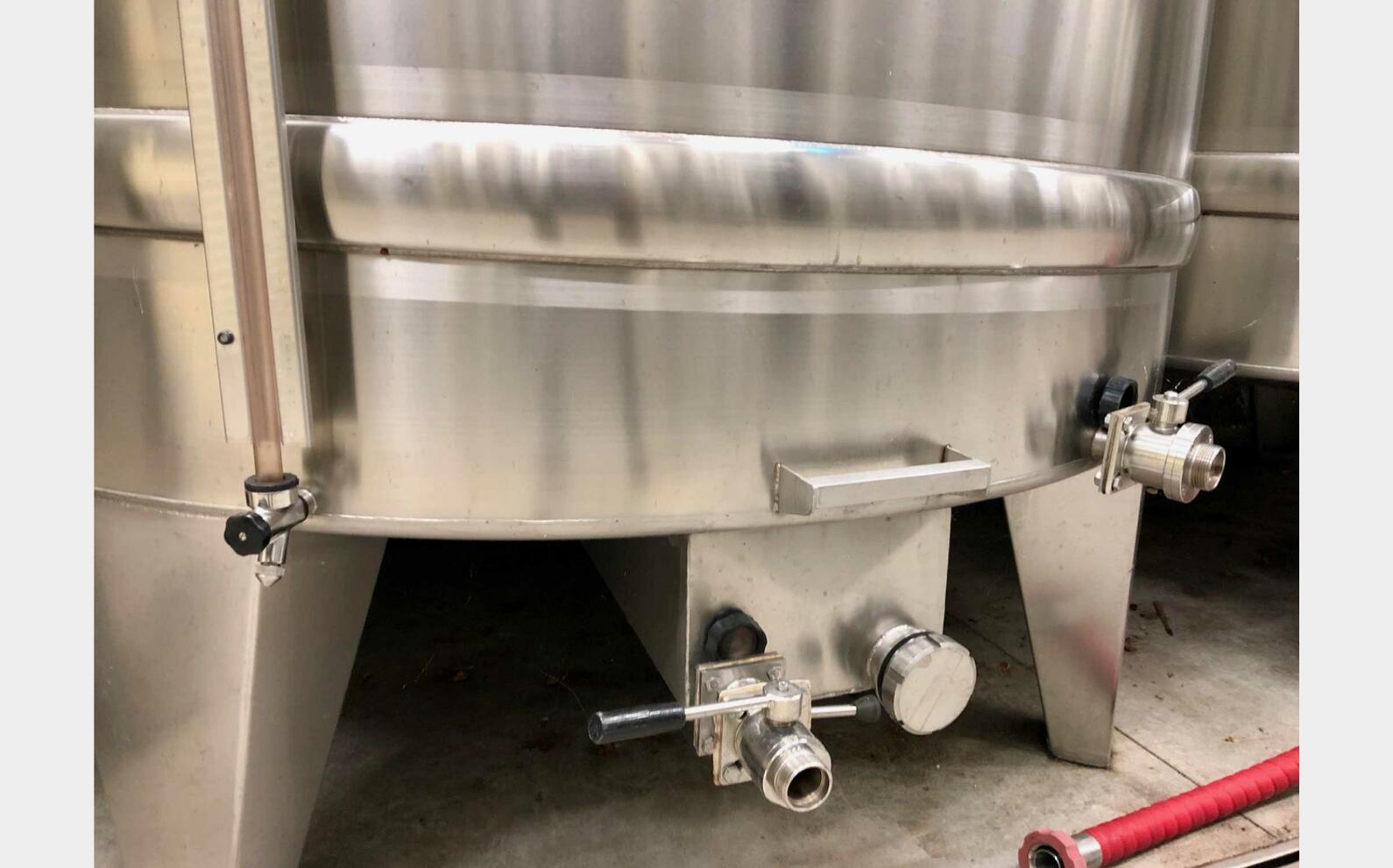 Stainless steel tank 304 83 HL (8 300 liters) LEJEUNE