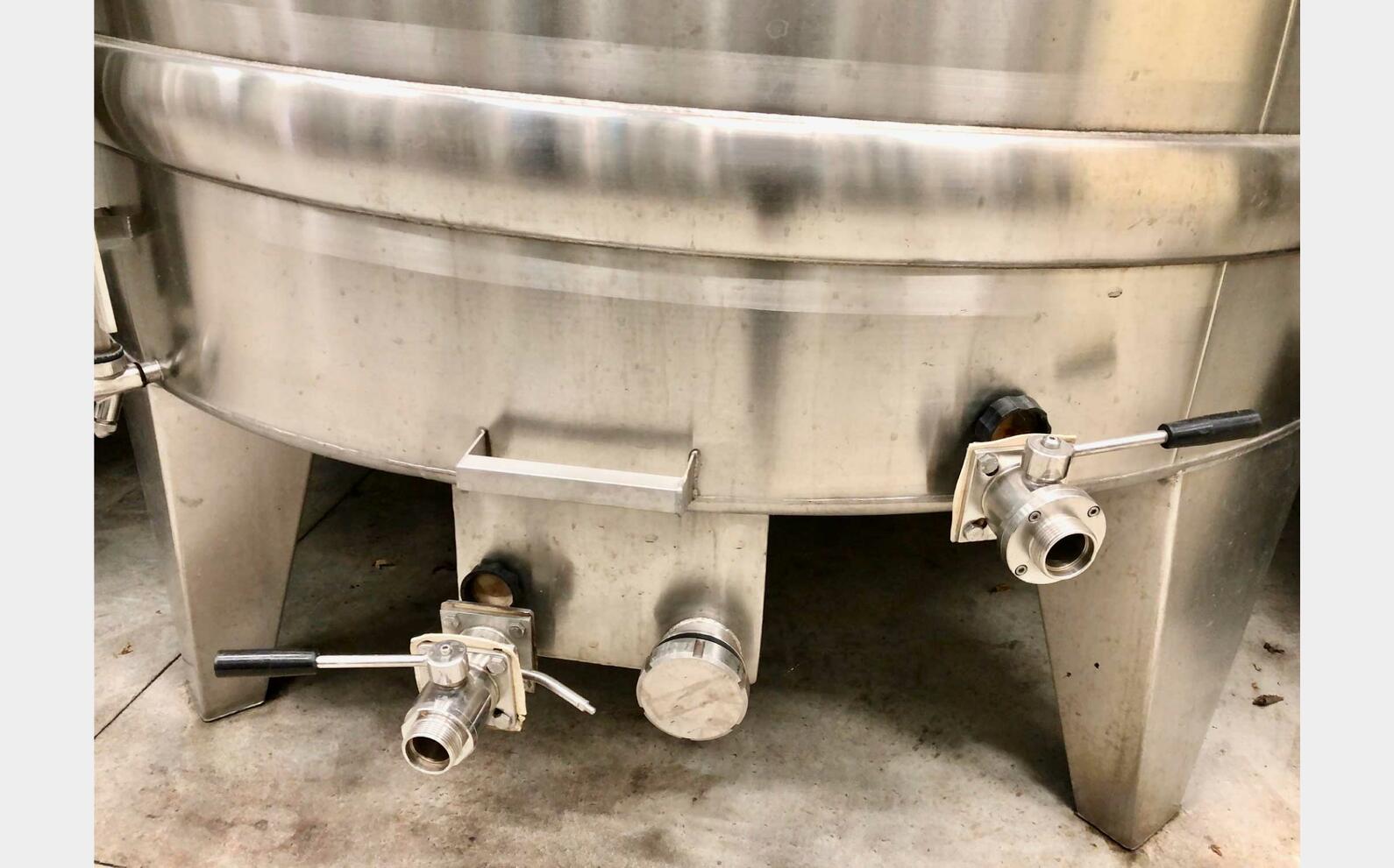 Stainless steel tank 304 90 HL (9 000 liters) LEJEUNE