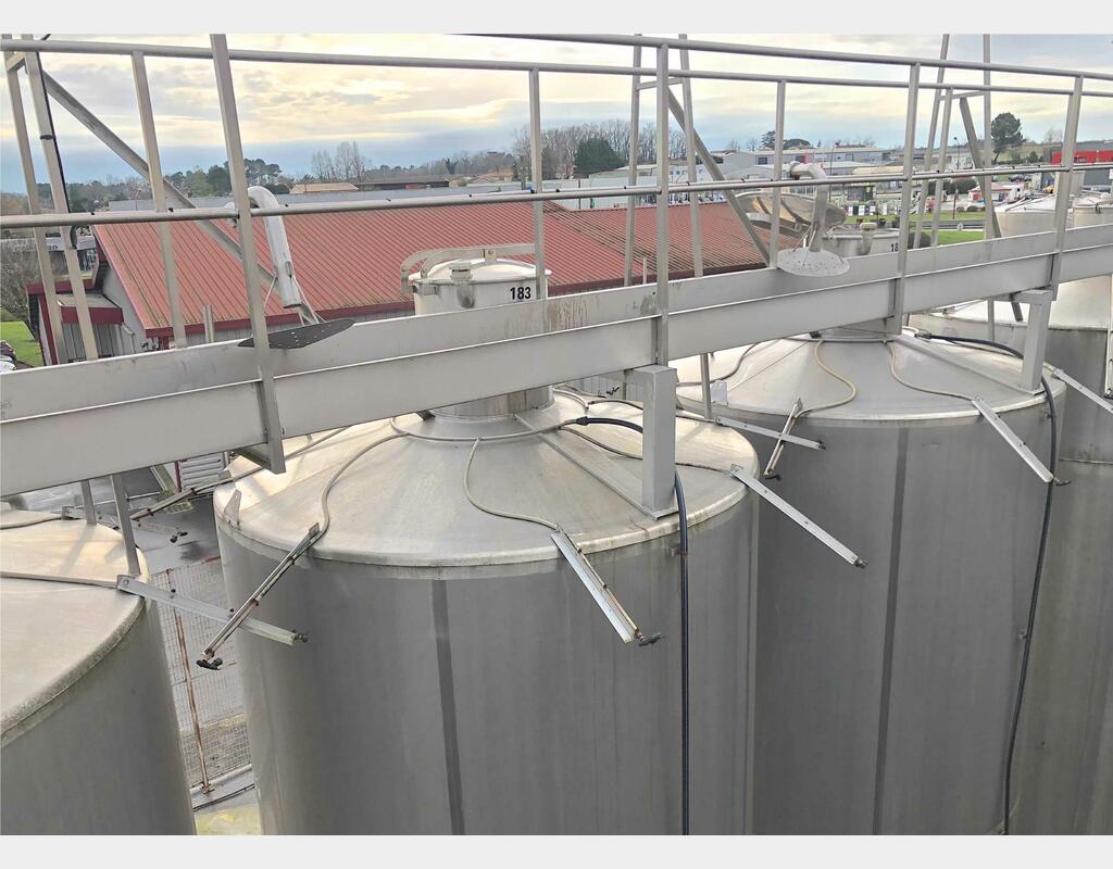 Cuve de stockage inox 304 - Volume : 260 hectos (26000 litres)