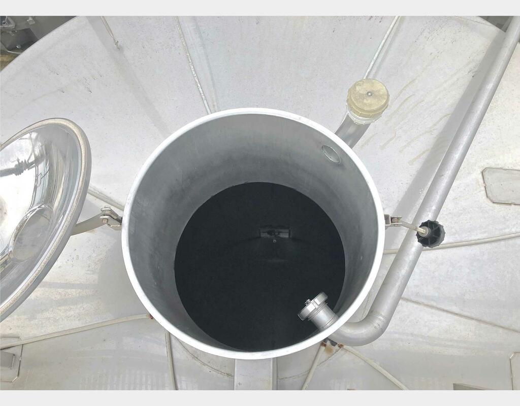 Cuve de stockage inox 304 - Volume : 260 hectos (26000 litres)