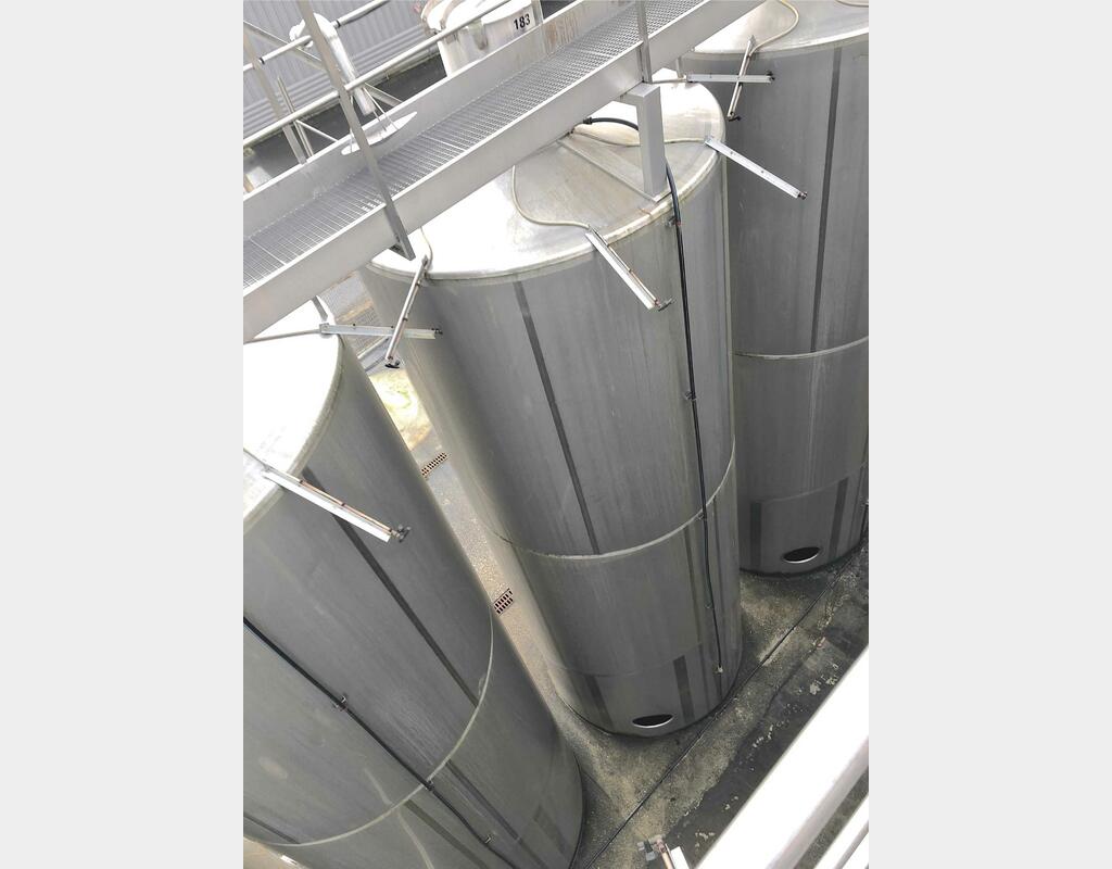 Cuve de stockage inox 304 - Volume : 260 hectos (26000 litres)