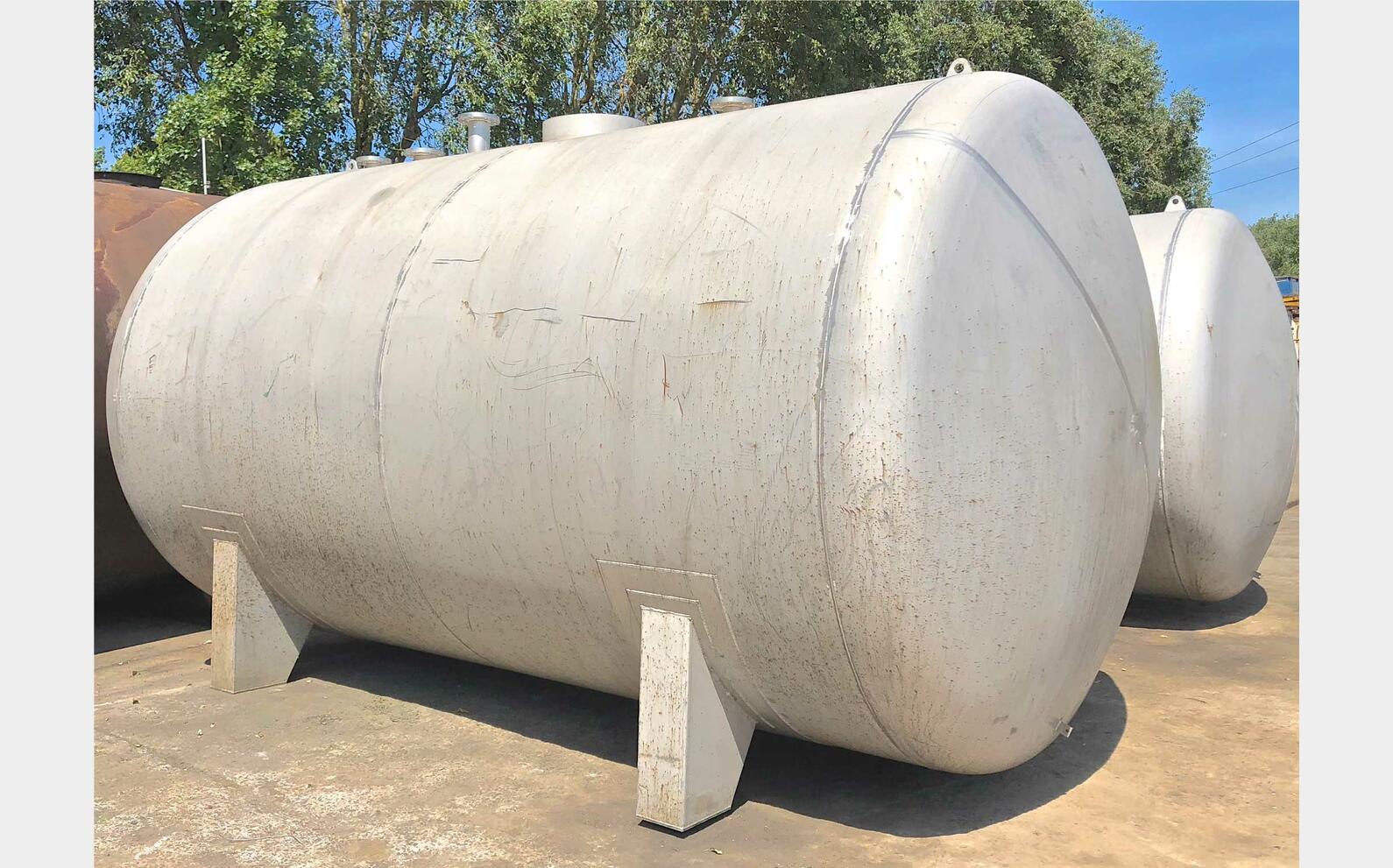 Horizontal stainless steel storage tank