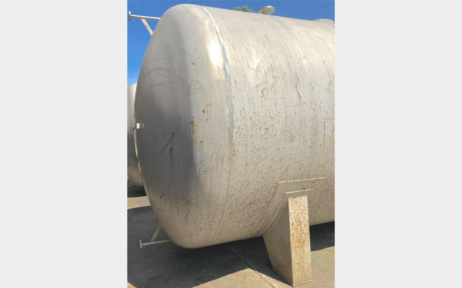 Horizontal stainless steel storage tank