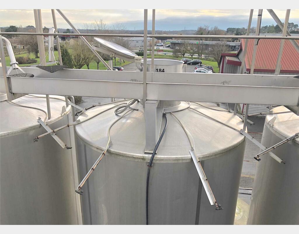 Cuve de stockage inox 304 - Volume : 260 hectos (26000 litres)