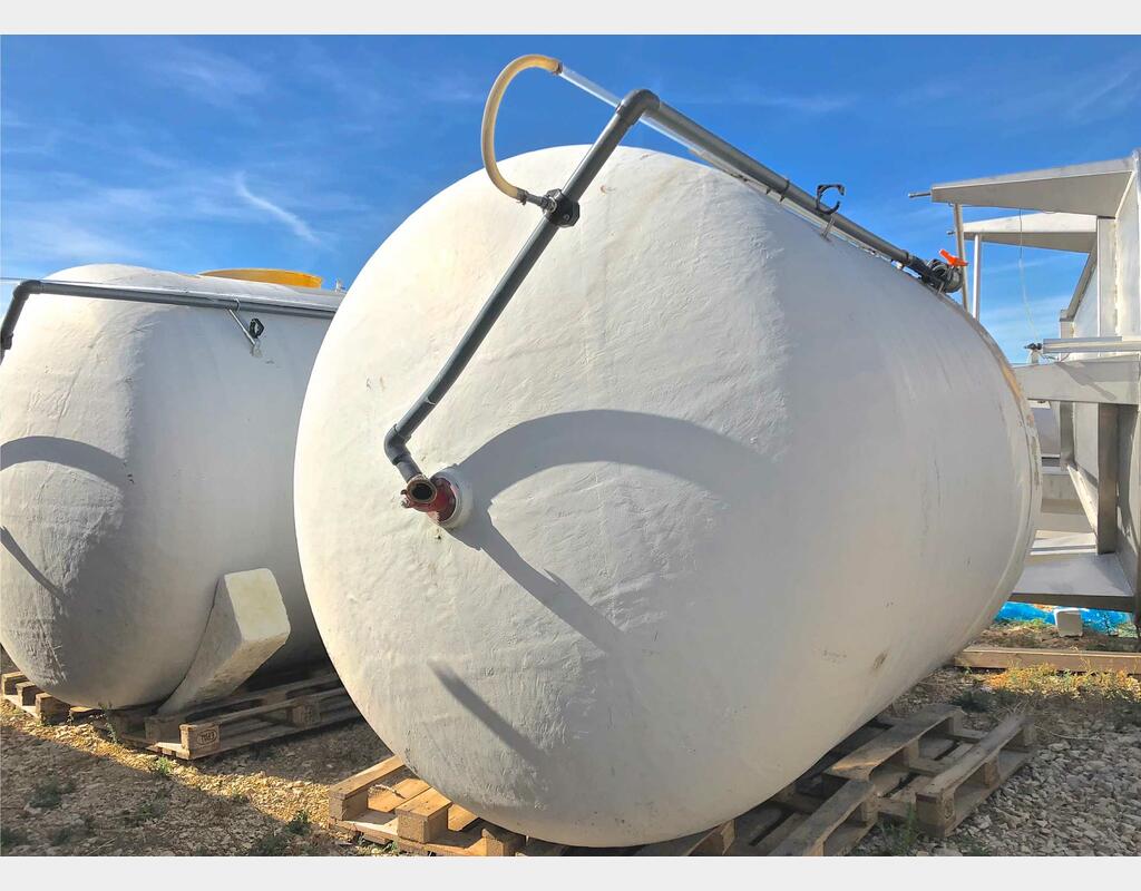Cuve fibre fond plat sur chassis - Volume : 11 100 litres (111 HL)