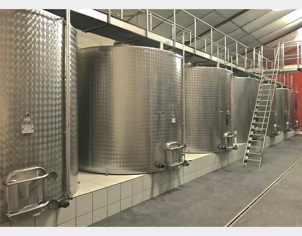 Cuve inox cylindrique verticale - Volume : 155 hls (15500 litres)