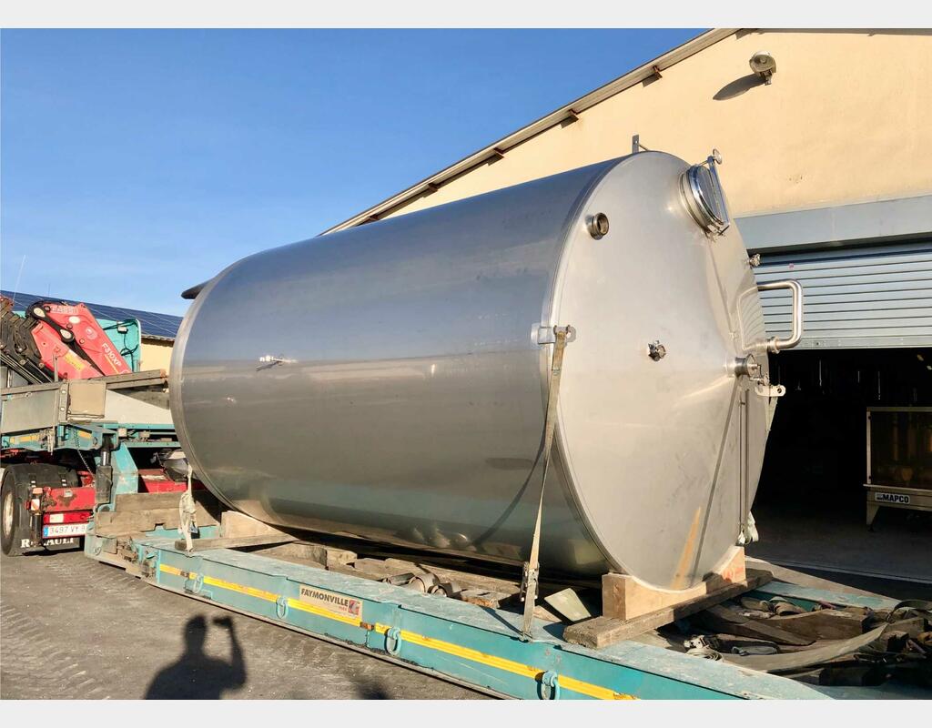 Closed stainless steel tank 250 HL (25 000 liters)