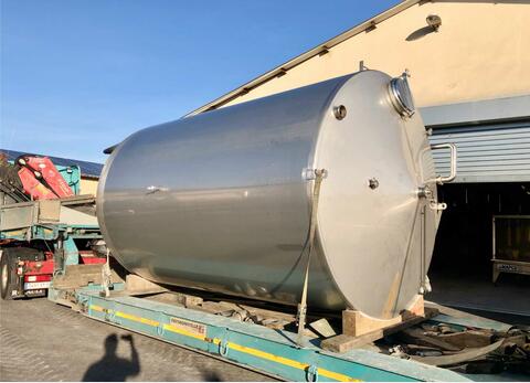 Closed stainless steel tank