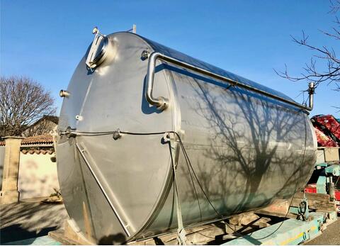 Closed stainless steel tank