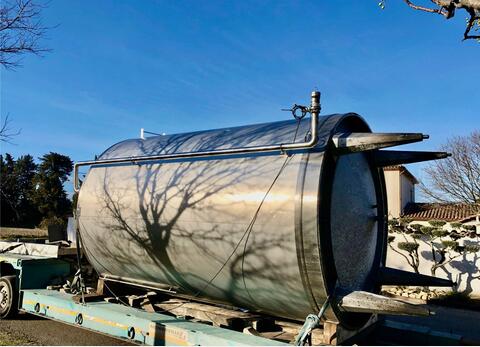 Closed stainless steel tank 250 HL (25 000 liters)