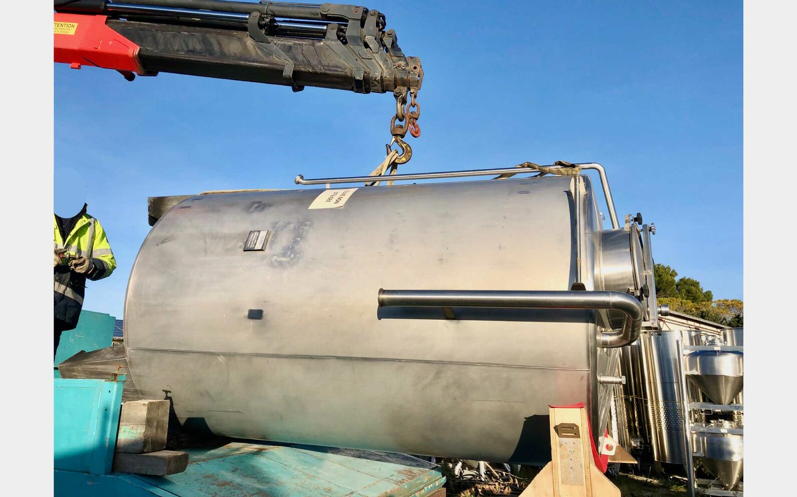 Closed stainless steel tank 50 HL (5 000 liters)