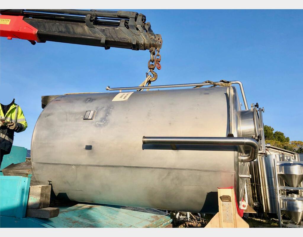 Closed stainless steel tank