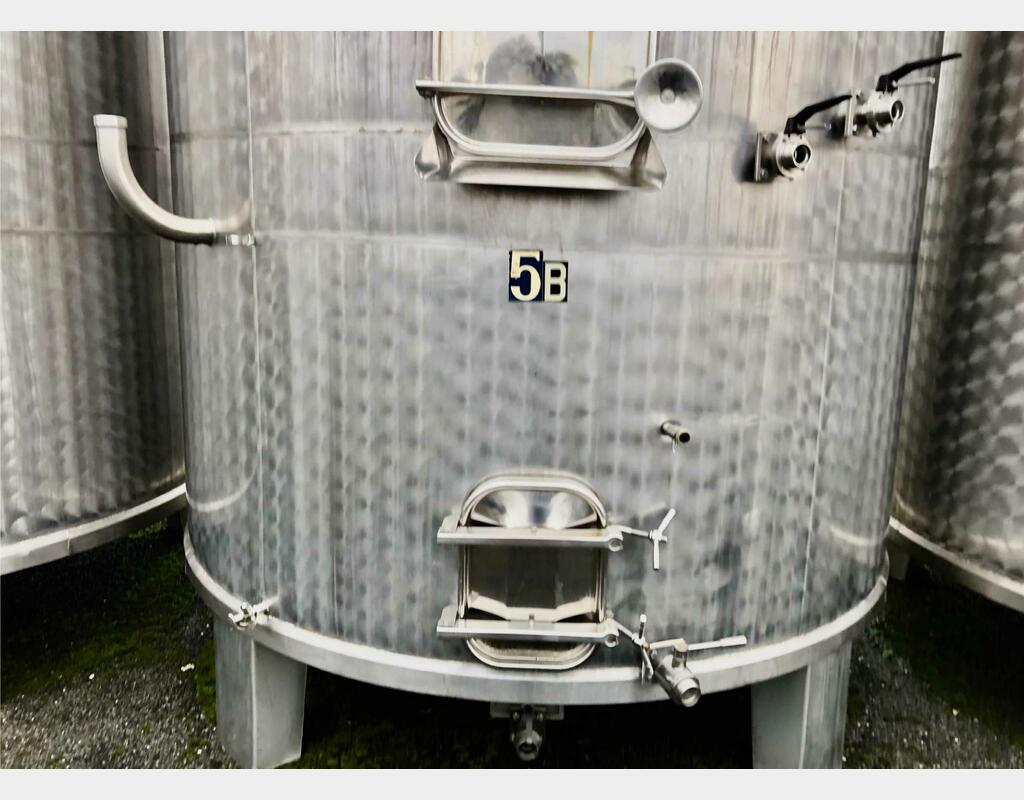 Stainless steel tank 304 - Compartmentalized - Conical bottom on feet