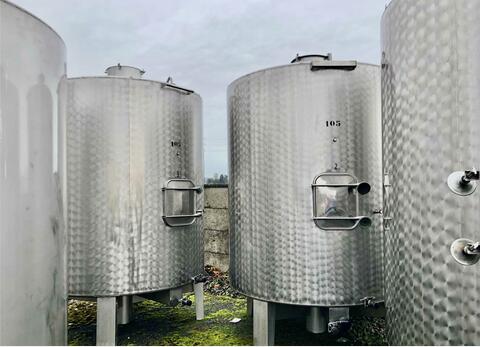 Stainless steel tank 304 - Conical bottom on feet