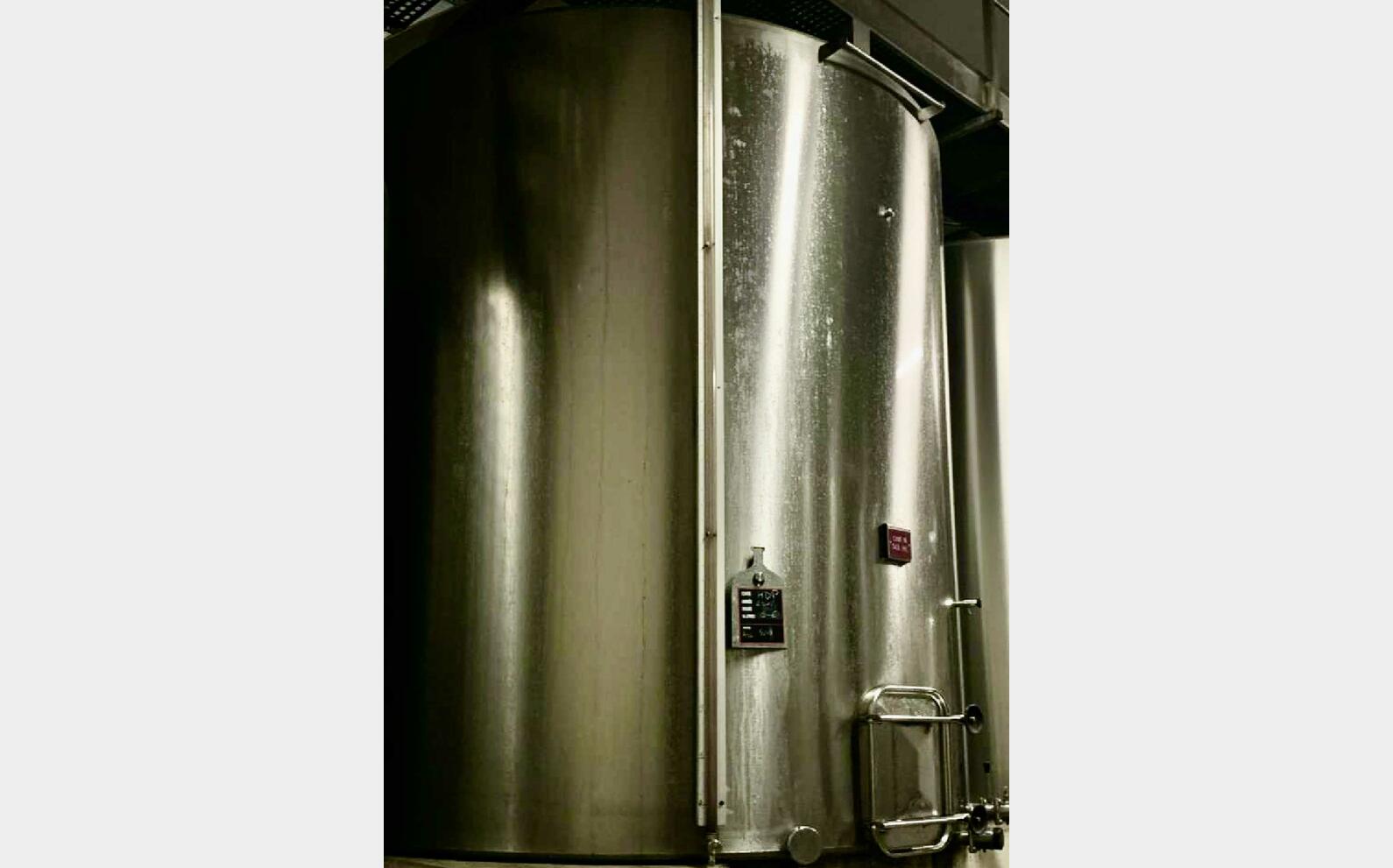 Stainless steel tank 304 140 HL (14 000 liters)