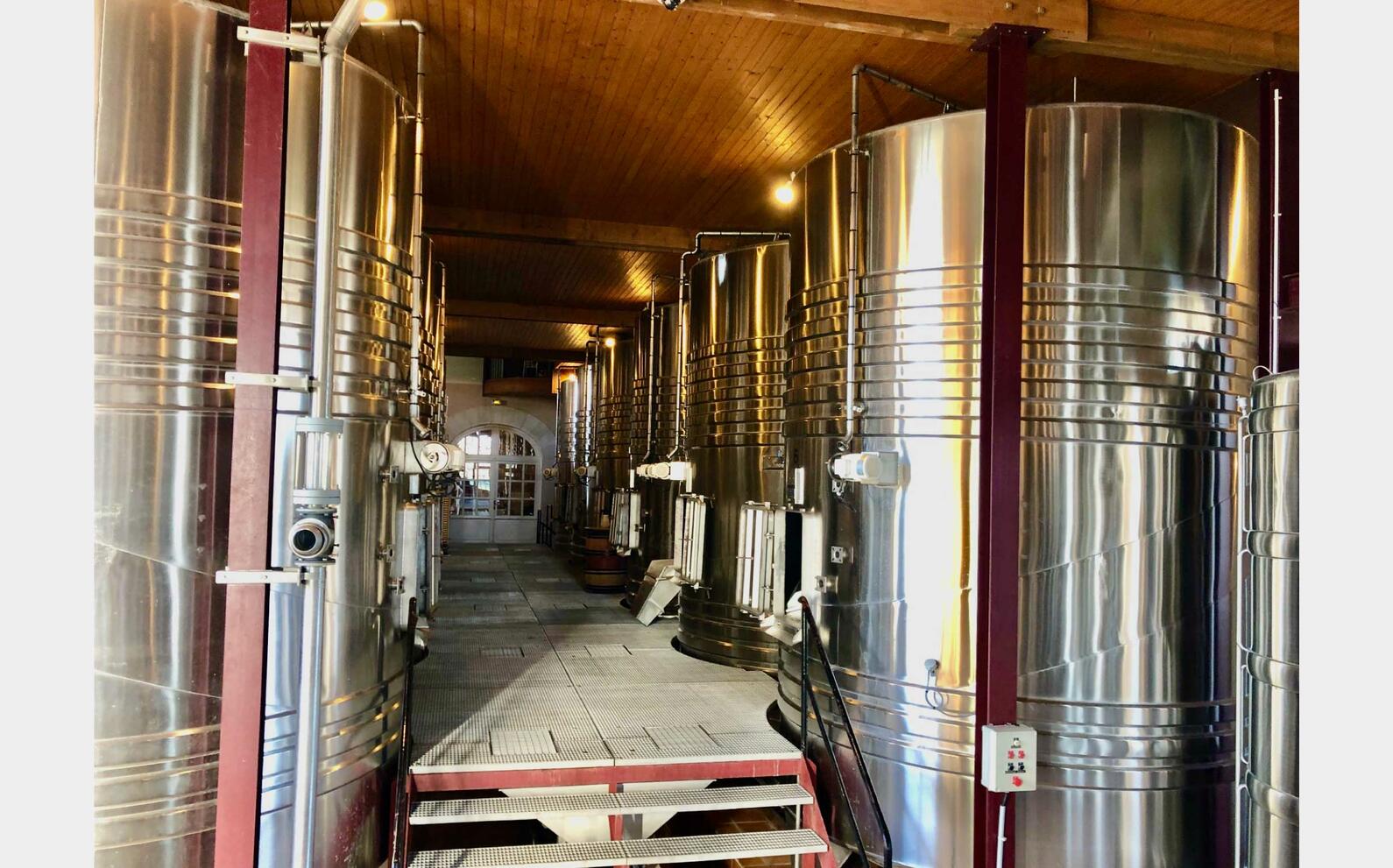 Stainless steel tank - Compartmentalised 225 HL + 123 HL (34 800 liters)