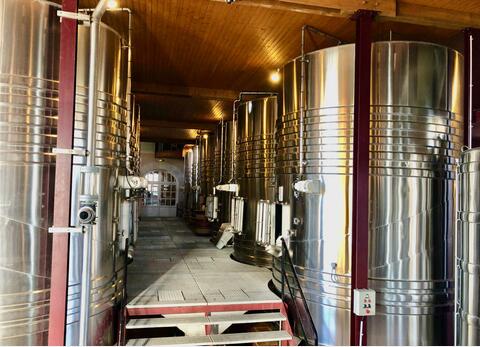 Stainless steel tank - Compartmentalised 225 HL + 123 HL (34 800 liters)