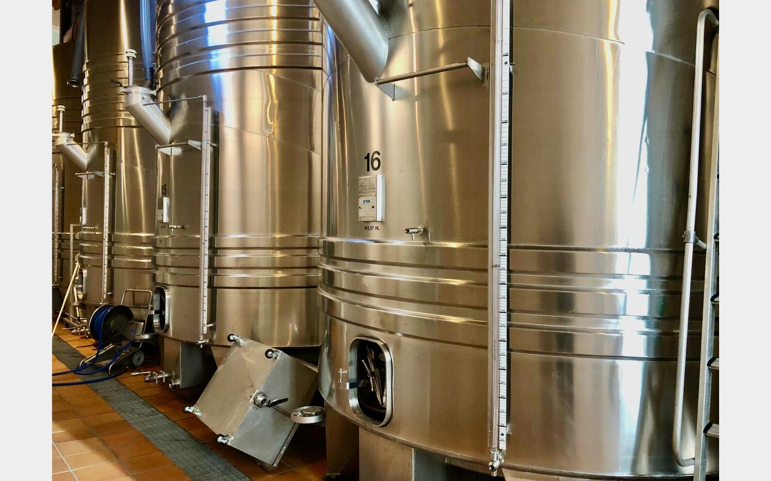 Stainless steel tank - Compartmentalised 225 HL + 123 HL (34 800 liters)