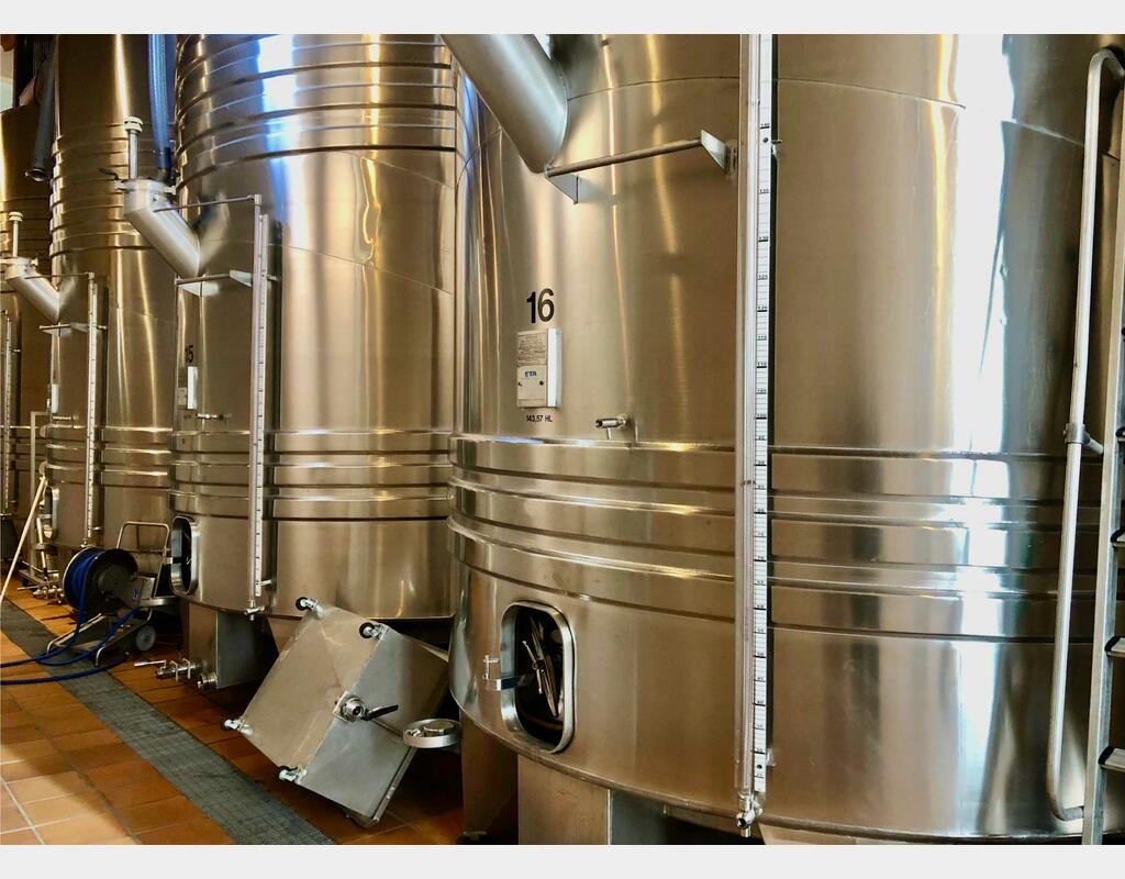 Stainless steel tank  - Compartmentalised