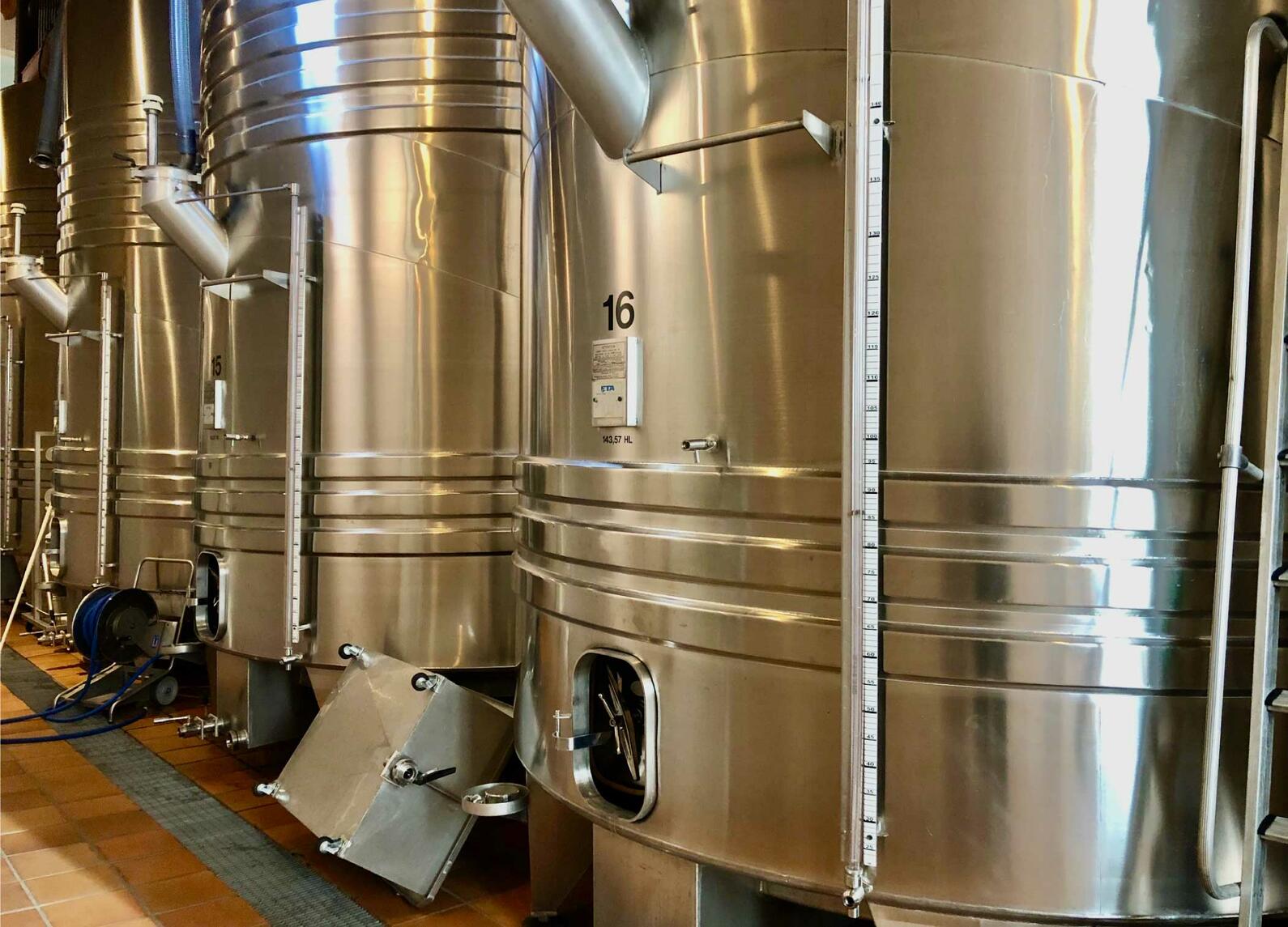Stainless steel tank  - Compartmentalised