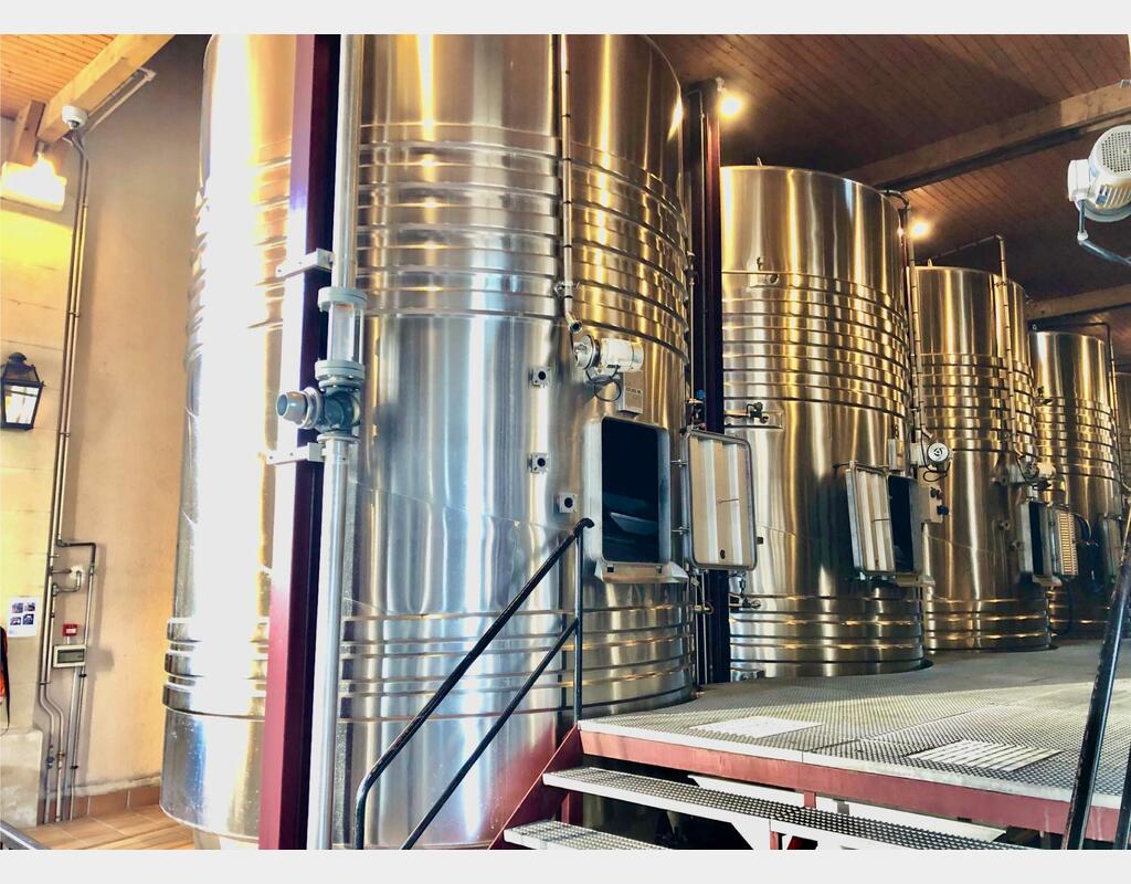 Stainless steel tank - Compartmentalised 225 HL + 123 HL (34 800 liters)