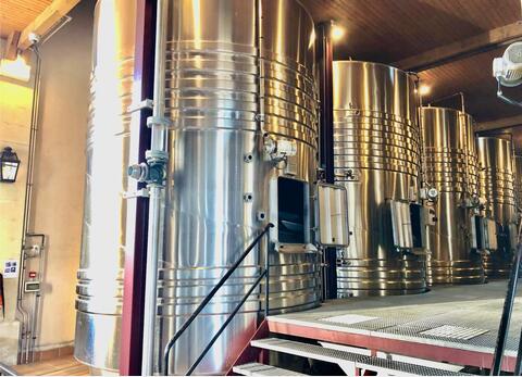 Stainless steel tank - Compartmentalised 225 HL + 123 HL (34 800 liters)