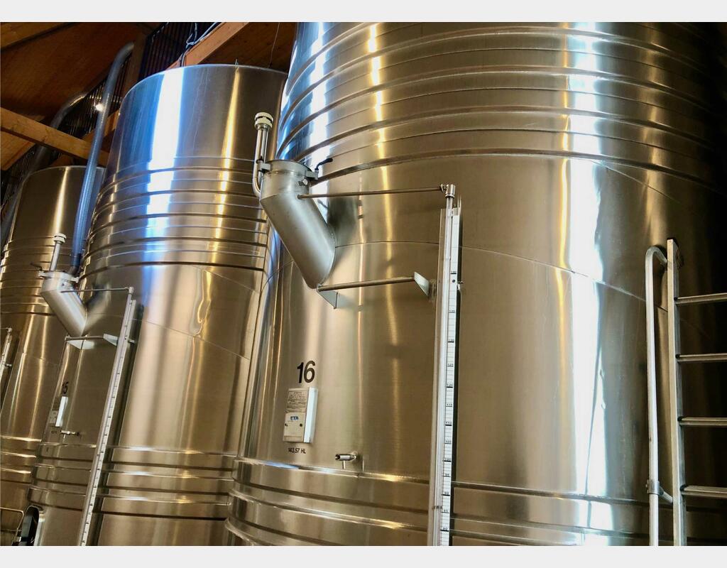 Stainless steel tank  - Compartmentalised