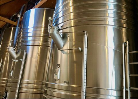 Stainless steel tank - Compartmentalised 225 HL + 123 HL (34 800 liters)