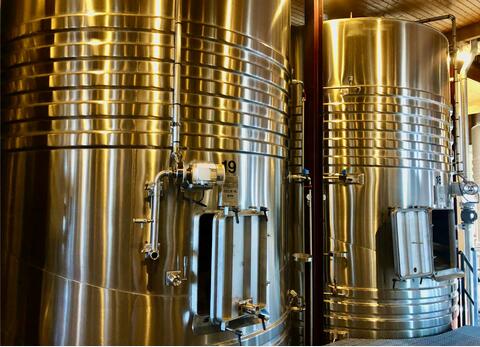Stainless steel tank - Compartmentalised 225 HL + 123 HL (34 800 liters)
