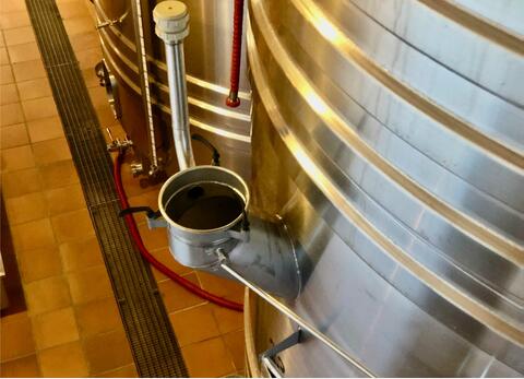 Stainless steel tank - Compartmentalised 225 HL + 123 HL (34 800 liters)