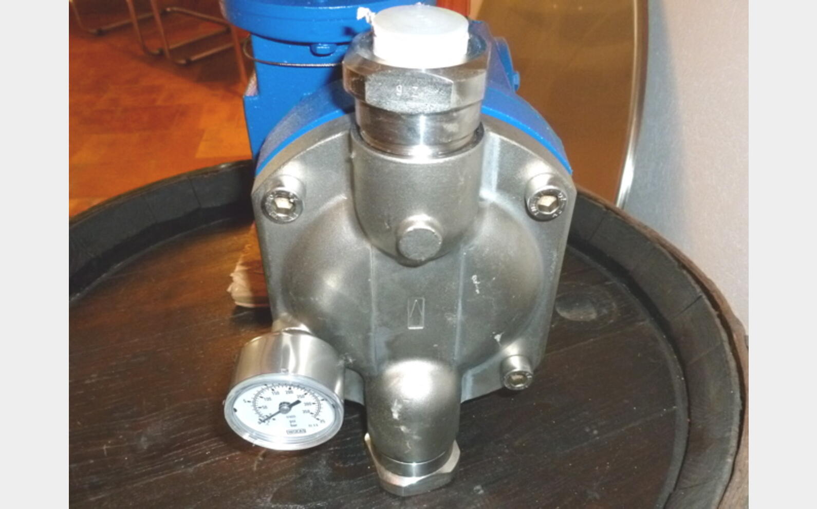 pompe doseuse INOX 316 ETAT NEUF JAMAIS SERVIE