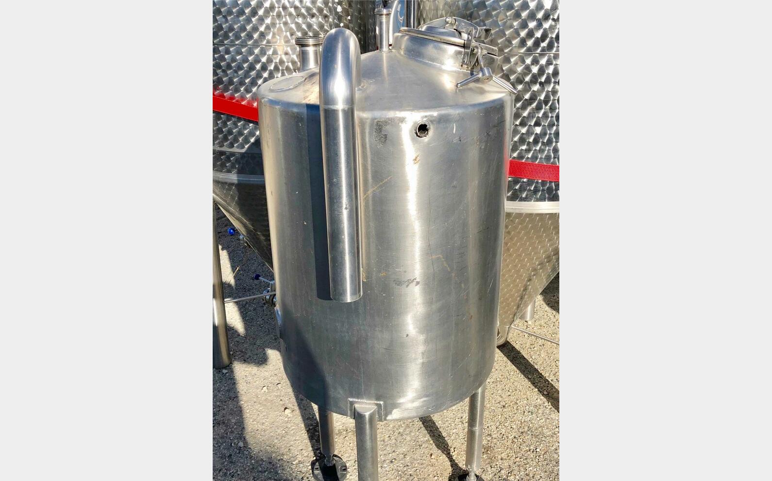 cuve inox cylindrique verticale LSDH18 200 litres