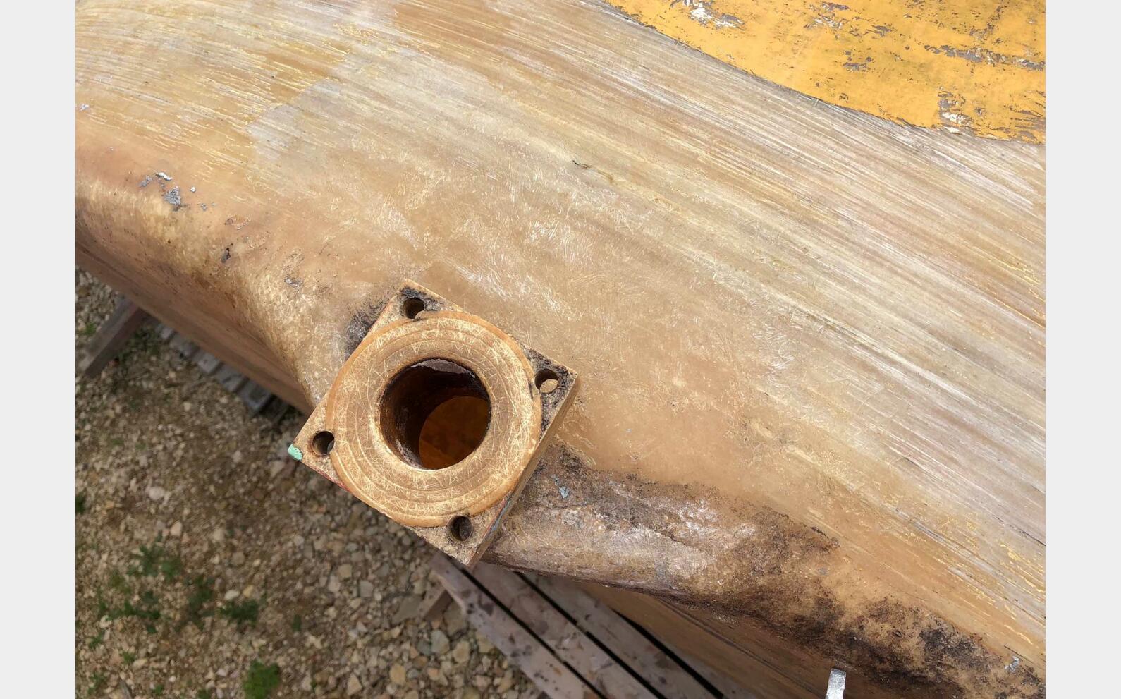 cuve fibre de verre verticale Marque : VETRORESINA de 120 hls