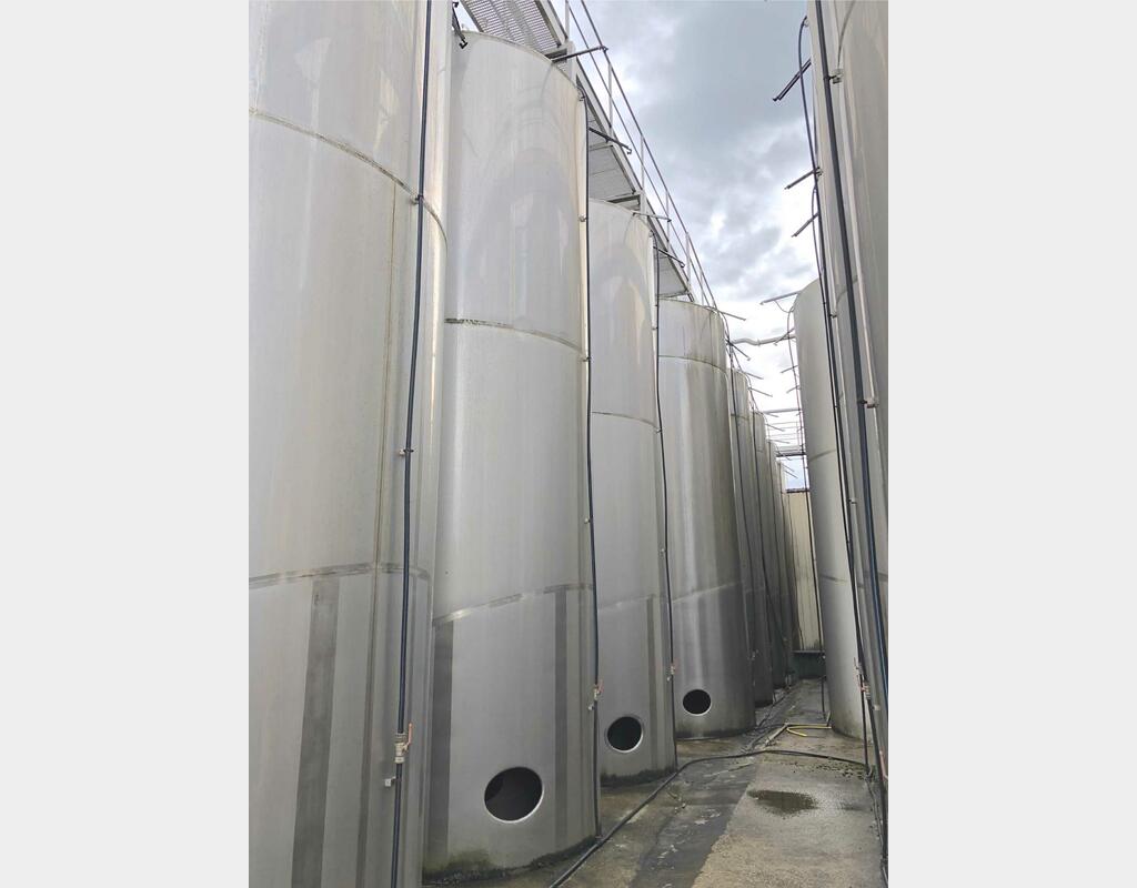 Cuve de stockage inox 304 - Volume : 260 hectos (26000 litres)