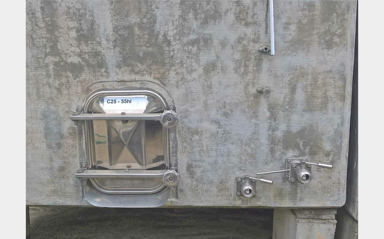 Cuve b&eacute;ton de 55 hls