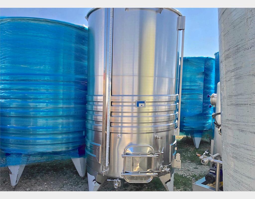 cuve INOX chapeau flottant de 5000 litres Volume : 5000 litres