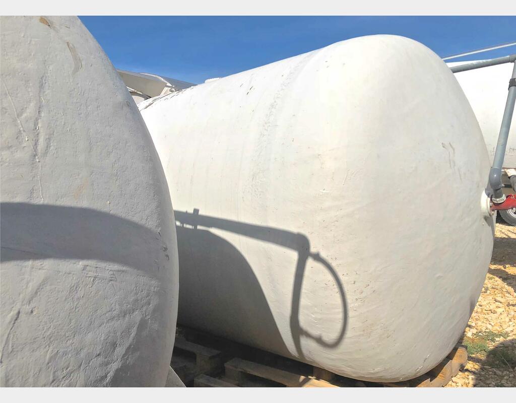 Cuve fibre fond plat sur chassis - Volume : 11 100 litres (111 HL)